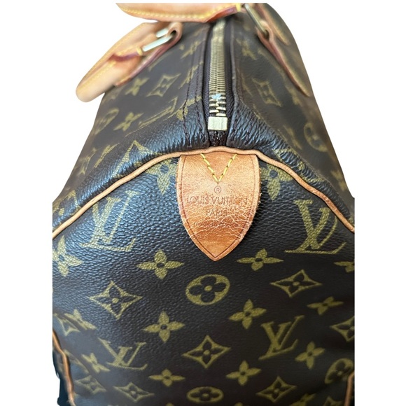Authentic Louis Vuitton Speedy 40 in Monogram with generic twilly - Picture 11 of 17